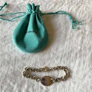 Authentic Tiffany & co oval return to Tiffany 925 silver bracelet
